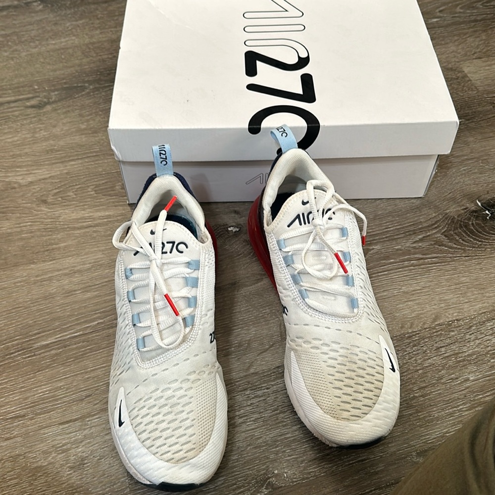 Barely worn Nike Airmax 270